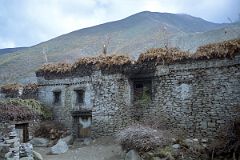 17 Yulok Village House Across River From Kharta